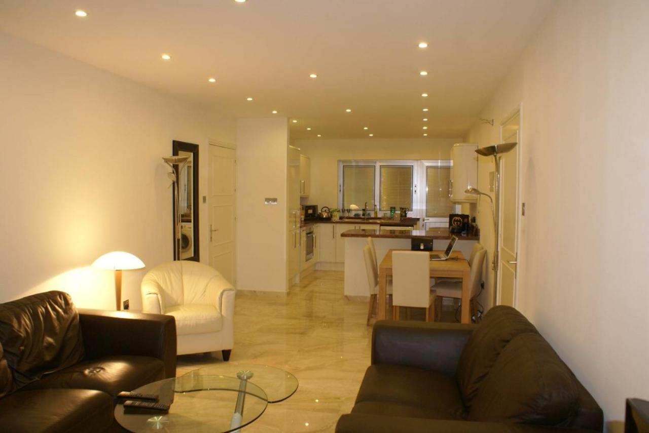 Amathusia Beach Apartment Лімасол Екстер'єр фото